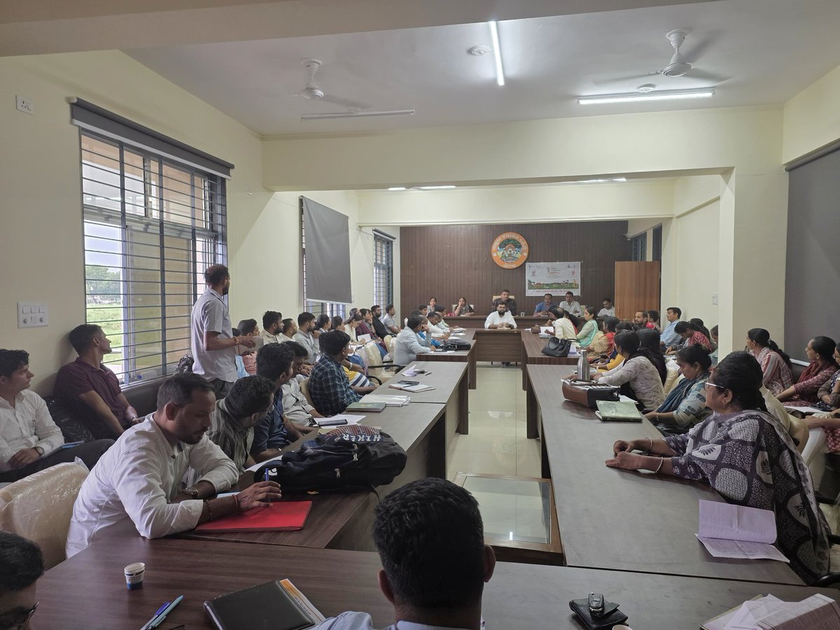 આજરોજ બોરસદ તાલુકાના તલાટીકમ મંત્રીશ્રીઓની સાપ્તાહિક સમીક્ષા બેઠક રાખવામાં આવી,જેમાં એગ્રીસ્ટેક એપ્રુવલ,પંચાયત વેરા વસુલત,મહેસુલી  હિસાબો બંધ કરવા,મનરેગા,૧૫મુ નાણાપંચ ગ્રામ્ય તાલુકા કક્ષા,વગેરે મુદ્દાઓની સમીક્ષા કરવામાં આવી
<a href="/PMOIndia/">PMO India</a>
<a href="/CMOGuj/">CMO Gujarat</a>
<a href="/AndTCMOfficial/">આણંદ જિલ્લા તલાટી કમ મંત્રી મંડળ</a>
<a href="/nmladumor/">Naresh Ladumor</a>
<a href="/TCMBorsad/">બોરસદ તાલુકા તલાટી કમ મંત્રી મંડળ, બોરસદ</a>