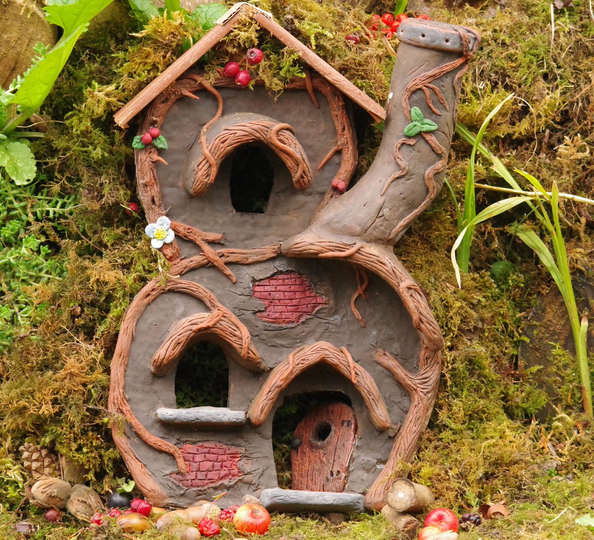 simon_dell_tog's tweet image. finished the little clay house .
also added some images at the end of it being made . 📷
#clayart #clayhouse #handmade #fairyhouse #mousehouse
#mousevillagecreator #simondell