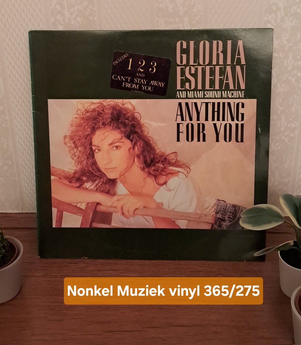 Nonkel_Muziek's tweet image. 365/275: Anything For You van Gloria Estefan

In de VS heeft dit de titel Let It Loose. Hier komt Estefan expliciet op de voorgrond van Miami Sound Machine, niet veel later is zij de zangeres met MSM op de achtergrond. Hun succesvolste album. #gloriaestefan #miamisoundmachine