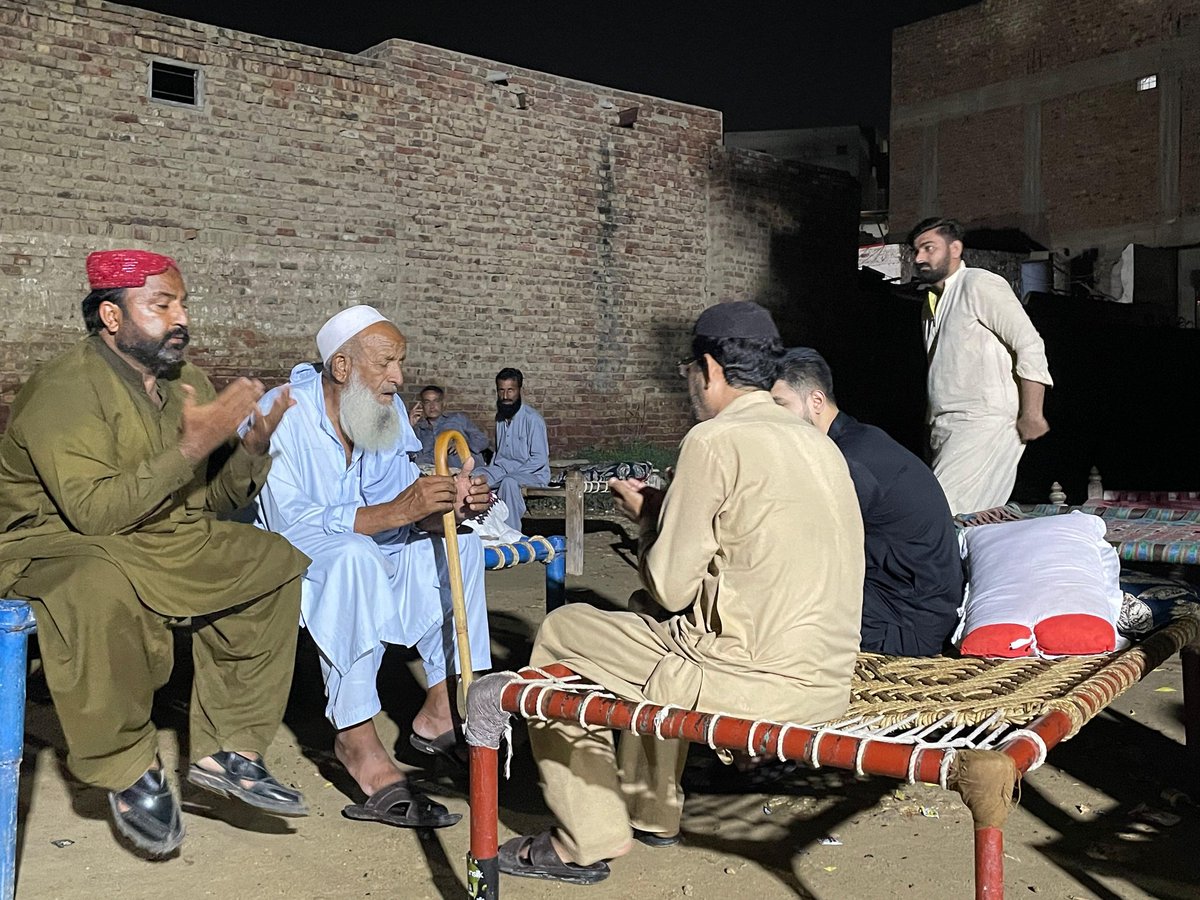 LaLaMuneer33's tweet photo. حیدرآباد: وزیر اعلی سندھ کے معاون خصوصی محکمہ بحالی عبدالجبار خان کے صاحبزادے شناور عبدالجبار خان نے زیل پاک کالونی میں جنرل کونسلر جان بہادر سے انکی بھابی کے انتقال پر تعزیت کی۔ https://t.co/q4JNSFVX91