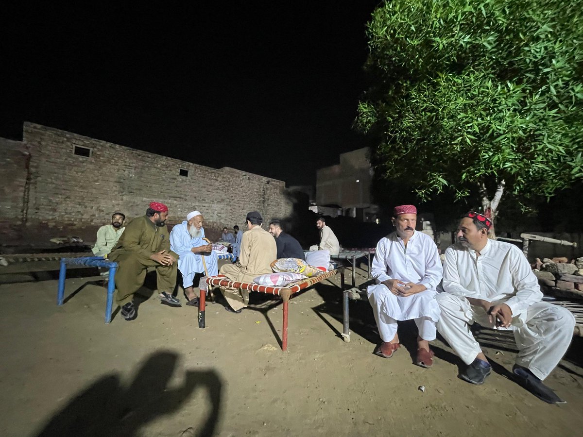 LaLaMuneer33's tweet photo. حیدرآباد: وزیر اعلی سندھ کے معاون خصوصی محکمہ بحالی عبدالجبار خان کے صاحبزادے شناور عبدالجبار خان نے زیل پاک کالونی میں جنرل کونسلر جان بہادر سے انکی بھابی کے انتقال پر تعزیت کی۔ https://t.co/q4JNSFVX91