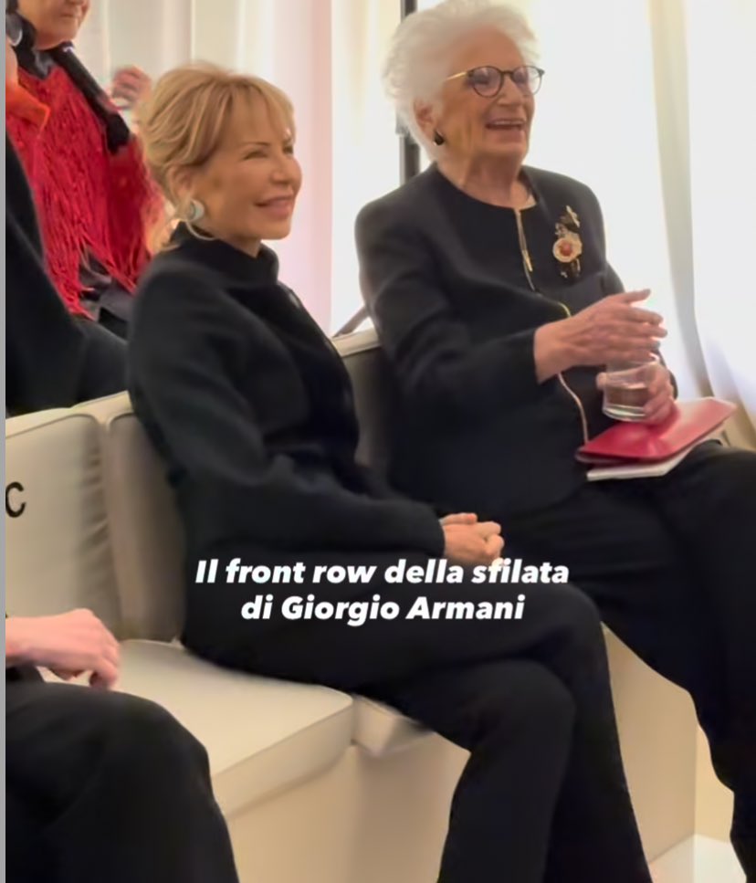 Zerovirgola2's tweet image. #FrancescaAlbanese, relatrice dell'Onu
sui territori palestinesi occupati: una delle rare personalità al mondo che alle parole fa seguire i fatti e ne paga le conseguenze

#LilliGruber, conduttrice televisiva che ride con la Segre alla sfilata di Armani

Trova le differenze