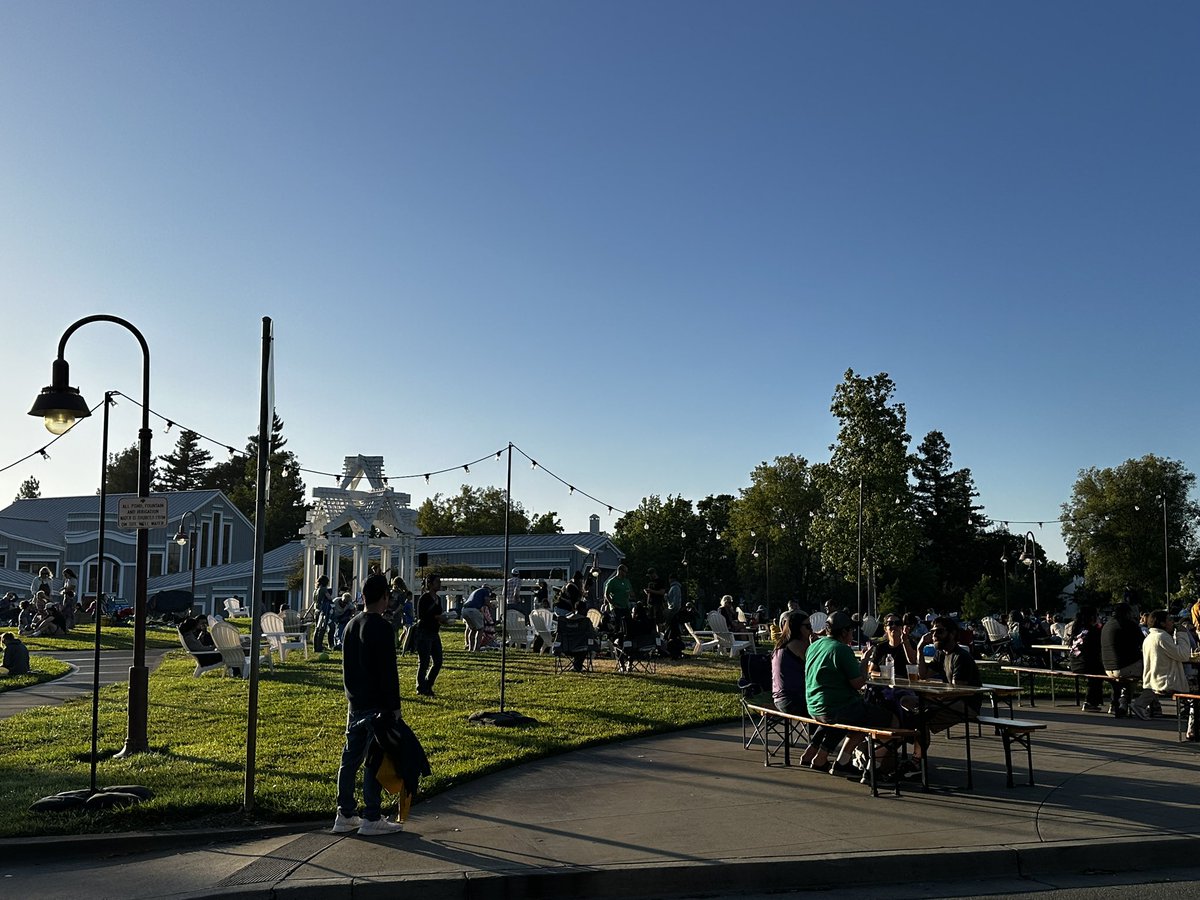 visitPHill's tweet photo. It’s Off the Grid night in Pleasant Hill! 
📍 138 Trelany Road, Pleasant Hill
⏰ Today | 5–9 PM

Grab dinner from local food trucks, enjoy live vibes, and make it a night out with family &amp; friends.

#PleasantHillCA #OffTheGrid #FoodTruckEats https://t.co/RfcH56lVuO