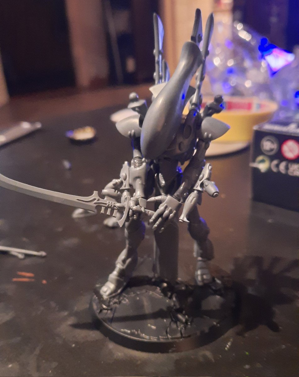 ChaosWulff's tweet photo. Well, I've gone and done it... I've ended up pulling the trigger on a new army, this time it's space elves!
I'm going for Craftworld Ulthwe, hence the headless Wraithguard, the Wraithlord's head is dry fitted.
#Ulthwe #Aeldari #WarhammerCommunity #Warhammer40K https://t.co/D0bvPIECO8
