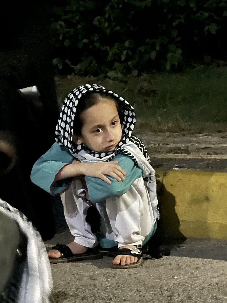 Photo 1: Went to Jinnah Avenue to invite Senator Mushtaq’s wife to the show tonight, where she was protesting for his release alongside dozens of others.
She told me: “After the news broke, nobody from the government got in touch with us. We had to reach out to them to help