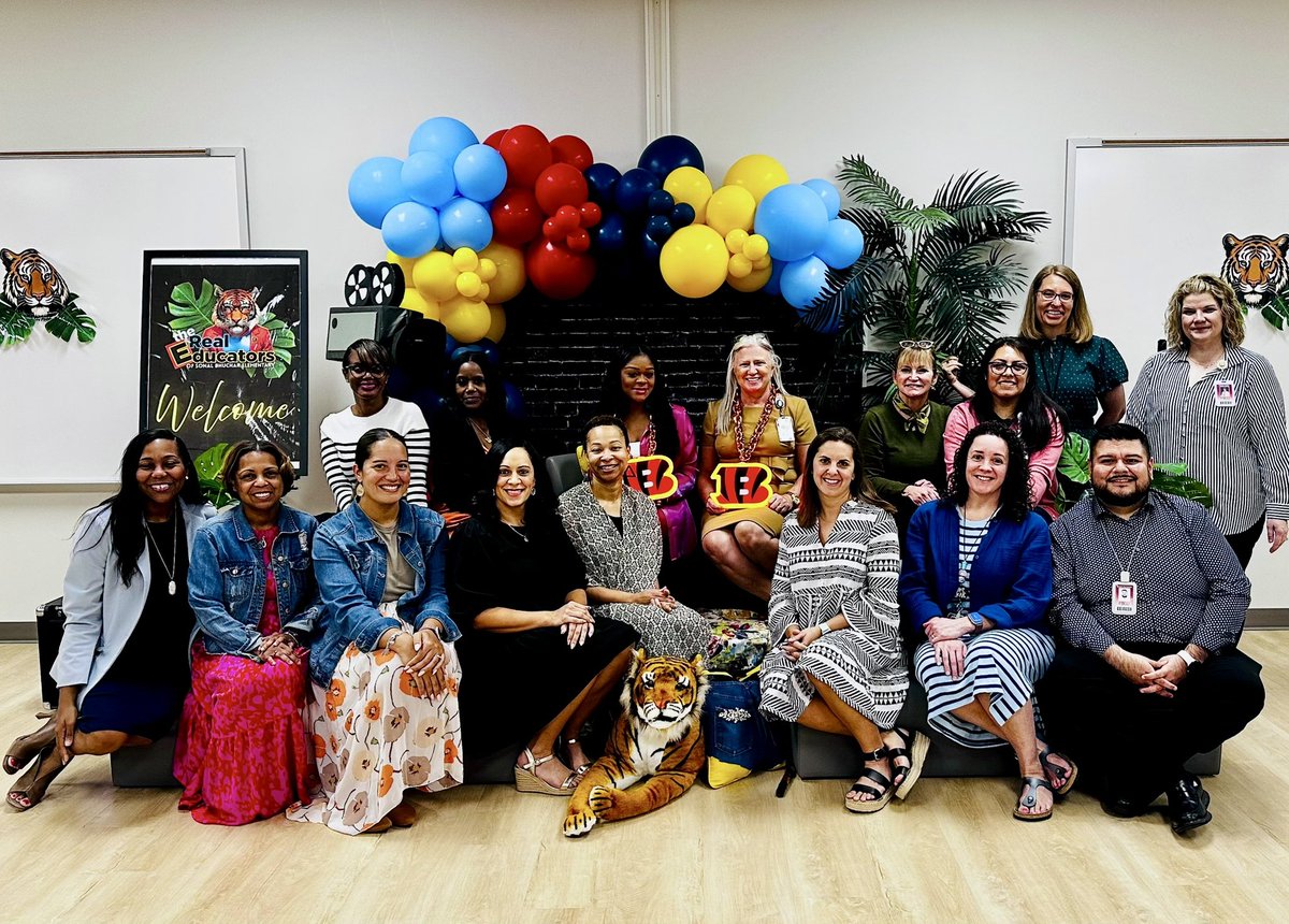 Leveled Up Leadership Power Walks <a href="/SSaenzPhillips/">SiomaraSaenzPhillips</a> <a href="/DrJarethaJordan/">Jaretha Jordan</a> #FBISDlevelup