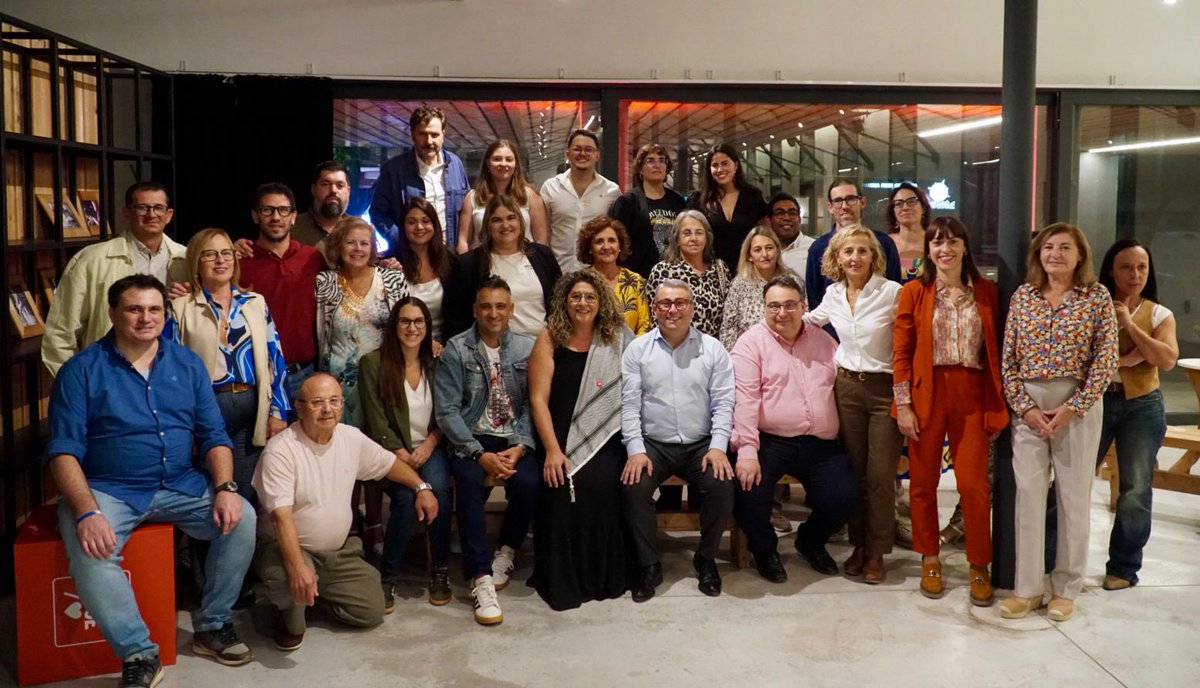 SocialistesInca's tweet photo. 🌹Presentam la nova Executiva dels @SocialistesInca amb Virgilio Moreno reelegit com a Secretari General. 

💪🏼L' acompanyen 30 homes i dones compromesos a seguir treballant per la nostra ciutat, perquè junts i juntes som la força d'Inca! 

#IncaSomTots https://t.co/00NleV4NpK