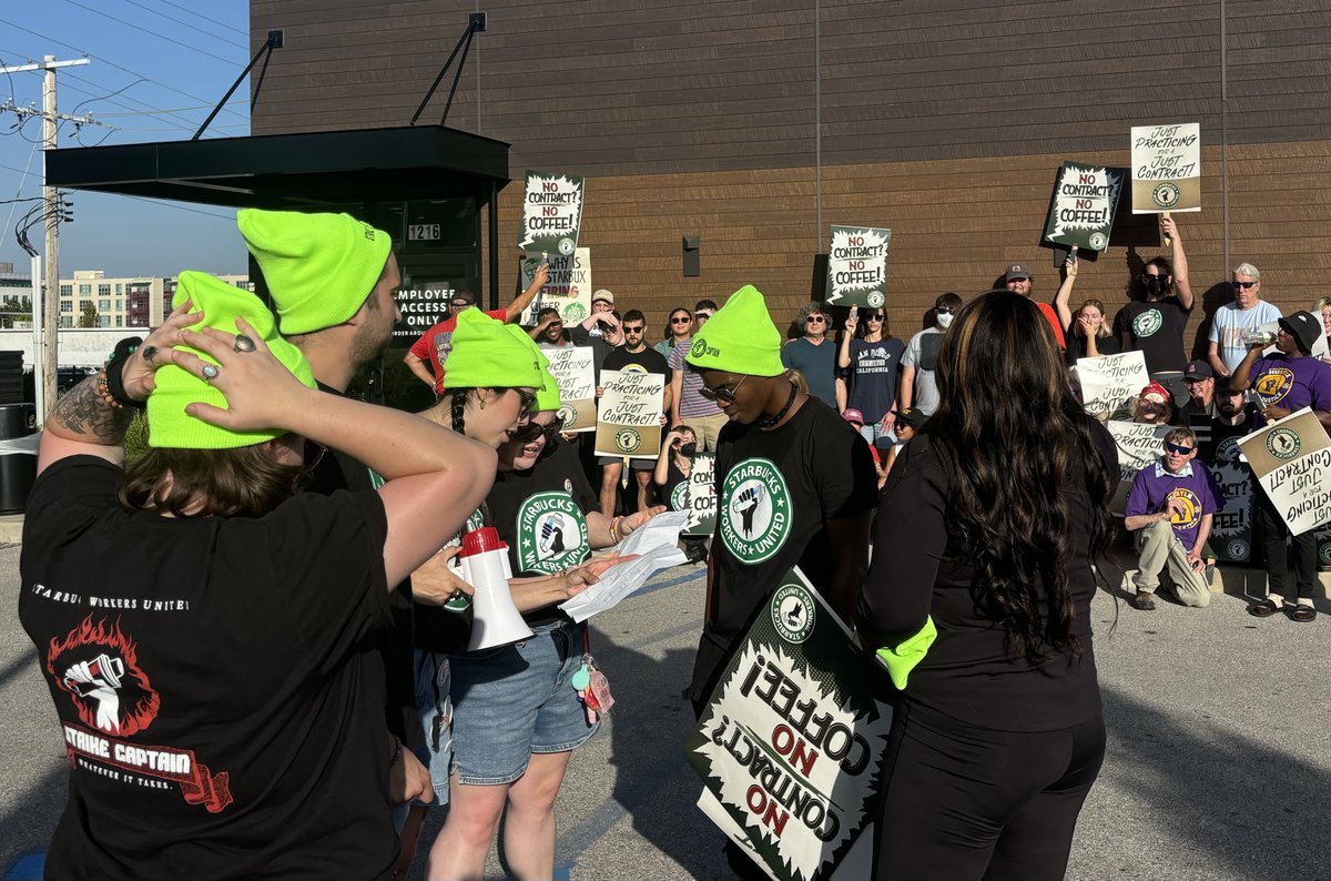 Across the country, union Starbucks workers are electing strike captains to lead their stores to the picket line.

We don't want to strike... but if Starbucks leaves us no choice, our strike captains are training for what's to come. ✊

📸: <a href="/SBWUStLouis/">St. Louis Starbucks Workers United</a>