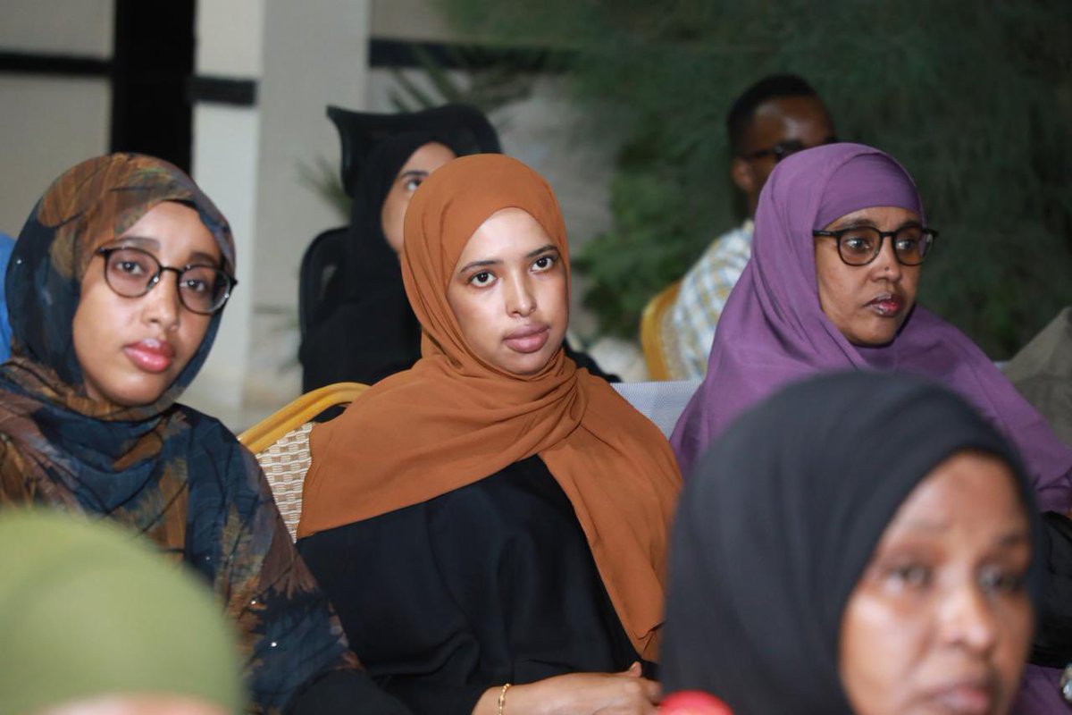 SomaliaPdrc's tweet photo. Prof applied Revisionist School of Thought to aspects of contemporary Somali society. This means altering, demolishing, and denying truths long held to be true. He adds that this does not imply random changes but what is altered must be based on undeniable evidence. #PDRCTalks https://t.co/jNrW51YiH0