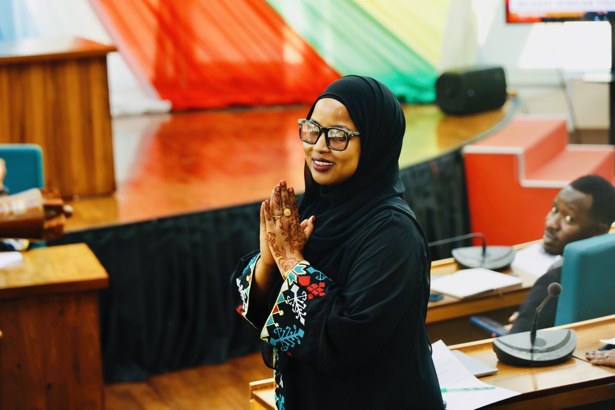 KatimaOsman's tweet photo. Inaan noqdo xubin ka tirsan Baarlamaanka Dhalinyarada Bariga Afrika ma ahayn arrin sahlan. Kadib 8 sano, waxaan noqday Soomaaligii ugu horreeyay ee halkaas tagay, anigoo xal u helay caqabadihii dhalinyarada somalida ka haystay dal-ku-galka dalalka Bariga Afrika, mushkiladdaasna aniga laftayda aan la kulmay.

Markii aan soo galay Baarlamaanka, waxaa la iigu hambalyeeyay adkaysigayga, waxaana i bogaadiyay dhammaan madaxda iyo cid kasta oo halkaasi joogtay.

Becoming a member of the East African Youth Parliament was not an easy journey. After eight years, I became the first Somali to take part, finding solutions to the challenges Somali youth were facing in obtaining visas to East African countries challenges that I myself had also experienced.

When I joined the Parliament, I was congratulated for my resilience and commended by all the leaders and participants present. This achievement was made possible through patience, determination, and perseverance.#Somali #Tanzania