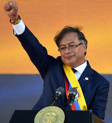 AmacAllahRizasi's tweet photo. Sumud Filosu’na yönelik müdahalenin ardından israil'li diplomatları ülkesinden kovan Kolombiya Devlet Başkanı Gustavo Pedro’ya selam olsun! 
Sen gerçek bir Filistin dostusun Pedro!

#NAZIsrael #deprem Fenerbahçe - Nice Kerem Aktürkoğlu https://t.co/yt80suRcqP