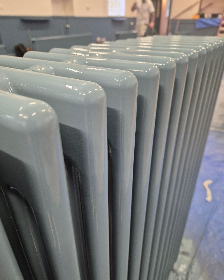 NevinDecor's tweet image. Another morning Teaching one of our apprentices @ethansteele28 how to spray @crownpaintsuk fast flow satin to these radiators for a job in Edinburgh. An excellent job done for a beginner #airless #spraying #graco #flawless #teaching #thefuture #professional #painters #decorators