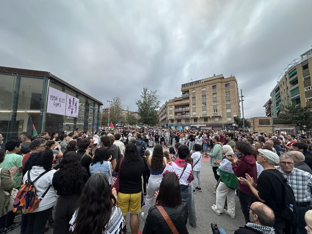 Fa uns dies la <a href="/PlrCastillejo/">Pilar Castillejo</a> deia que «la resiliència del poble palestí per salvar la seva terra és també una lluita per salvar el conjunt de la humanitat, per salvar la dignitat que ens queda».

♥️ Gràcies per ser avui, tu també, un bri d'aquesta dignitat. T'esperem a casa.