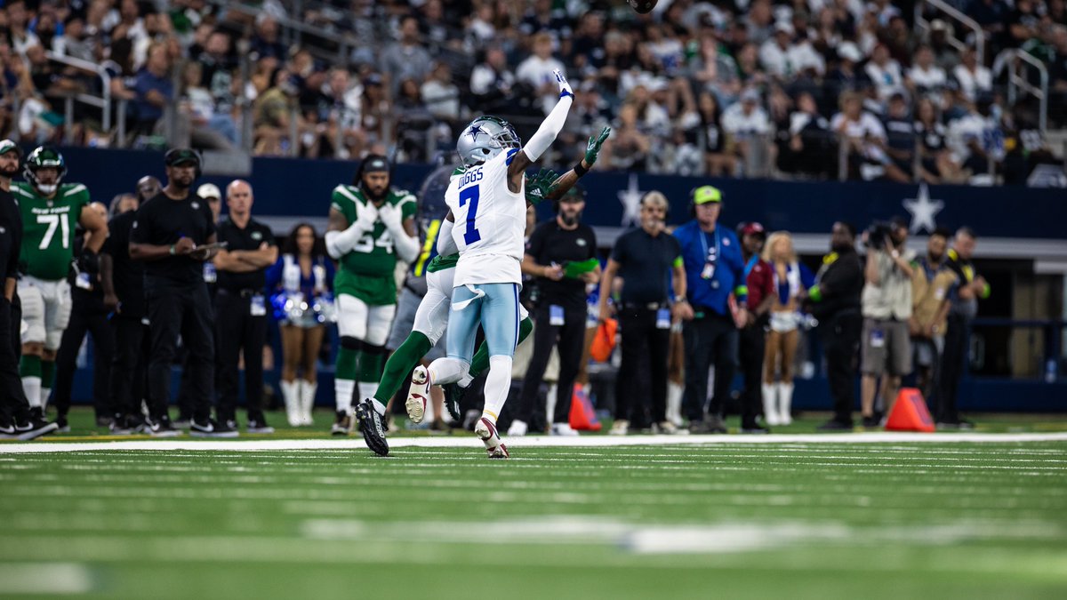dallascowboys's tweet photo. new york state of mind 💭

#DALvsNYJ | #DallasCowboys https://t.co/a4ufPxz43T