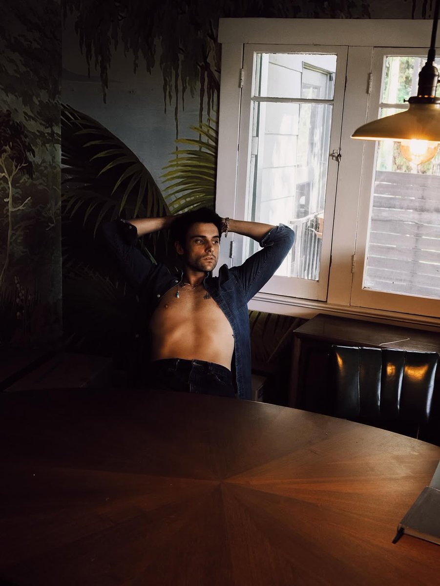 Jack Falahee France tweet media