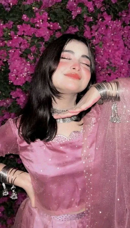 اتنی اچھی اچھی پوسٹ کرنے کے باوجود مجھے آج تک کسی نے نہیں کہا🙄😐

کڑی دا پتہ کرو کیہڑے پنڈدی آ، کیہڑے شہر دی آ 

😁😁