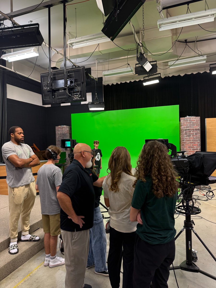 APSU_TV's tweet photo. Students from Chapel Hill Academy visited the @apsucommdept this week for a tour of the APSU TV studio &amp; production, podcasting with Prof. Ellison, &amp; Prof. Dagher’s Intro to PR https://t.co/5KUuacrpE0