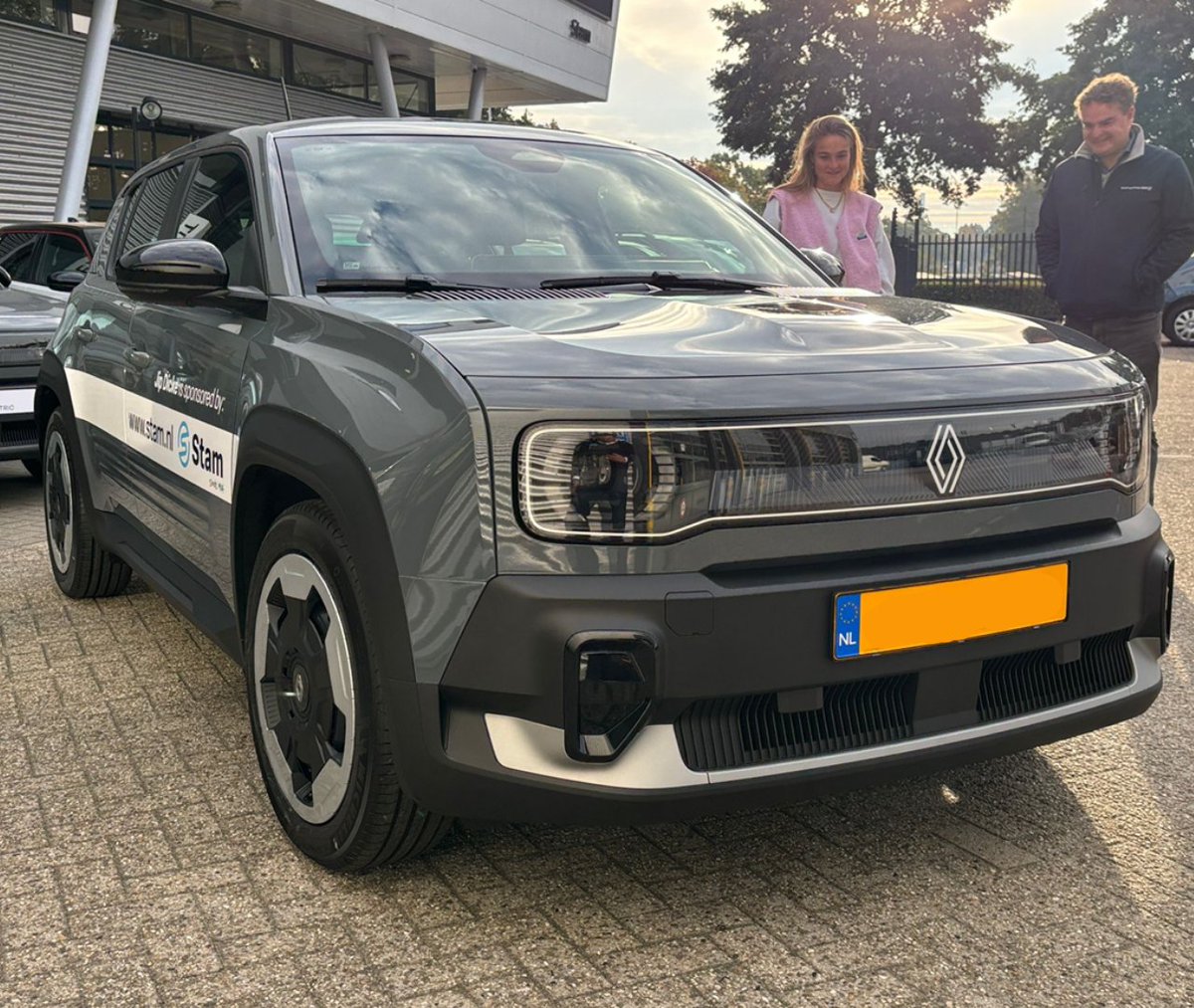 Trots dat we Jip Dicke dit seizoen mogen sponsoren met een Renault 4! We wensen haar heel veel veilige kilometers en natuurlijk een topseizoen toe.💪

Benieuwd naar haar avontuur? Volg @jipdicke_, haar team @schcdames1 en haar club @schc_stichtsche 

#Stam #StamRenault