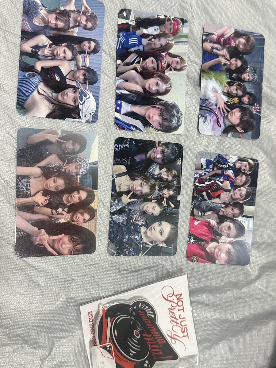 peacherry61's tweet photo. 이즈나 쇼케이스 맘마미아 역조공 포토카드 미공포 특전 포카  양도합니다.

포카+그립톡 2.3
배송비 별도

IZNA N/A sign 마이 방지민 윤지윤 코코 유사랑 최정은 정세비 mai jeemin jiyoon koko sarang jungeun saebi sell wts 포토카드 공방포카 포카 역조공 사녹 미공포 photocard broadcast wtb https://t.co/XcpzUnopWq