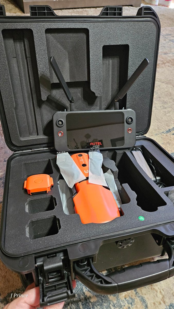 Tech_Dad89's tweet image. Shout-out to @dronenerds for the great price points, the super fast shipping, and awesome communication. Couldn&apos;t ask for anything more. #DroneNerds #autelevo2pro @AutelRobotics