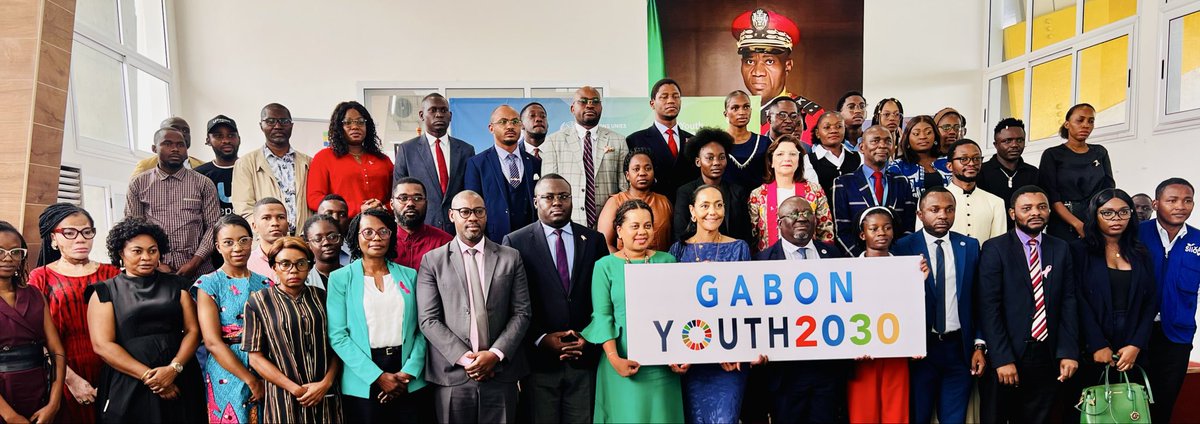 UNFPAGabon's tweet photo. Dialogue intergénérationnel et engagement des jeunes
Aujourd’hui une table ronde à été organisée avec le @MinJeunesseGa, &amp; @OnuGabon 🇺🇳.
Le Dr Leila Joudane a rappelé l’importance d’écouter les jeunes, d’investir dans l’éducation et la santé et de créer des opportunités d’emploi. https://t.co/MuAwmgClKK