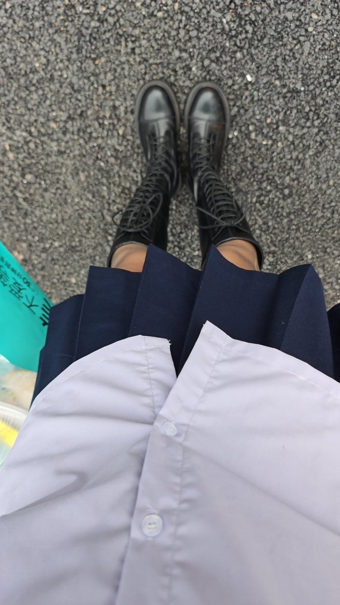 hhxx321ccc's tweet photo. 靴子上还有一些血迹 https://t.co/DnKCKY5Nbe