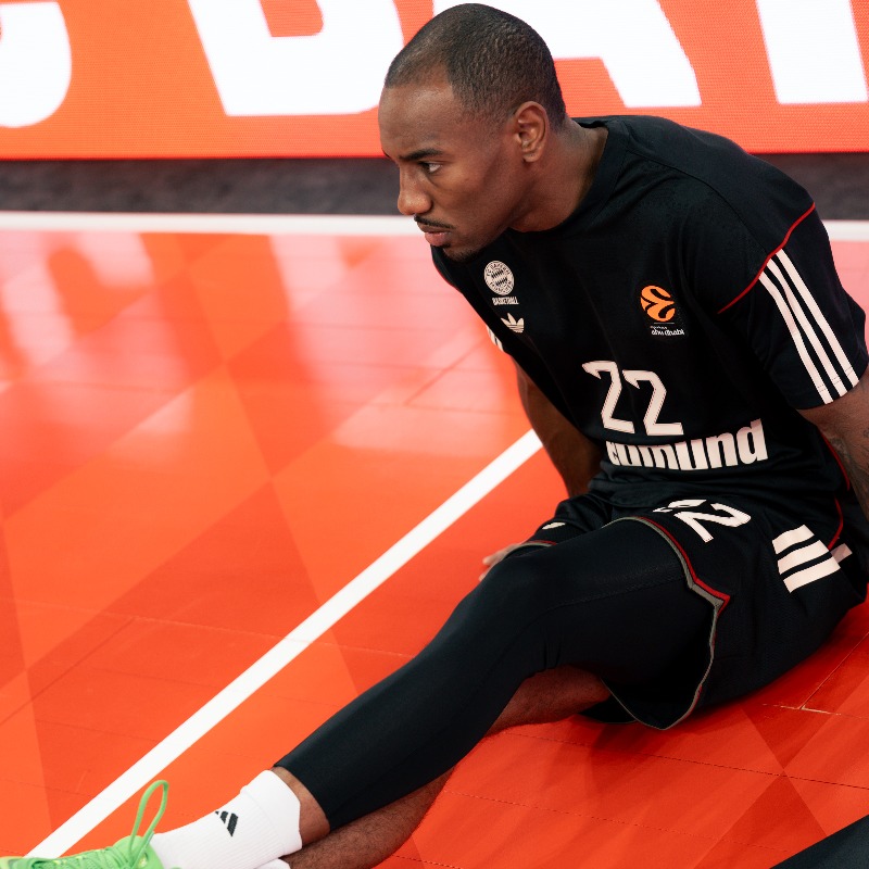 FCBBasketball's tweet photo. Back at the @SAPGarden Freut euch auf dieses Line-up: Lucic, Niels, Jessup, Gabriel, Mike, Kamar, Stefan, Leon, Andi, Oscar, XRM und McCormack!
#WeBallTogether #BAYCZV | Foto: Kolb https://t.co/KuFYOmufFk