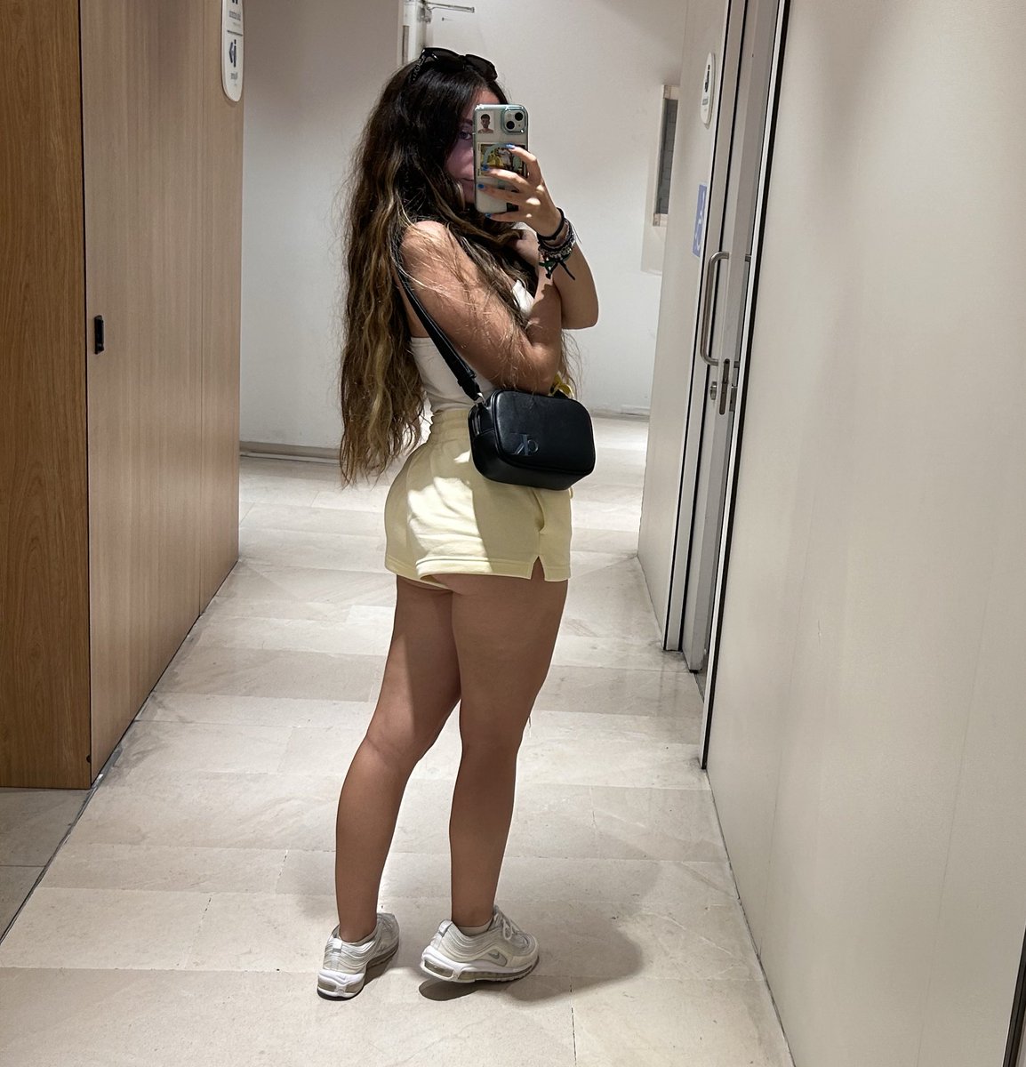 goddessstarkk's tweet photo. tu tocándote pensando en mi encerrado en el baño. tu mujer en la habitación de al lado. la adrenalina de que te pillen, la excitación… sabes que soy superior y siempre lo seré🐶😋

#findom #femdom #finfet #sumisofinanciero #paypig #pagafantas #finsub #goddess #rtgame #humanatm https://t.co/Ij1DtIBC4z