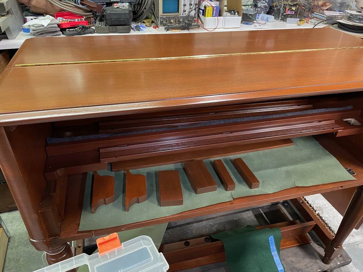 KeyboardExInt's tweet image. Our Ebony B3 is done, and the Leslie will be finished soon. Working hard on the B2/B3, recapping the generator, then restoring the other components. A video will be created once they are completed. Both are available for sale! KeyboardExchange.com