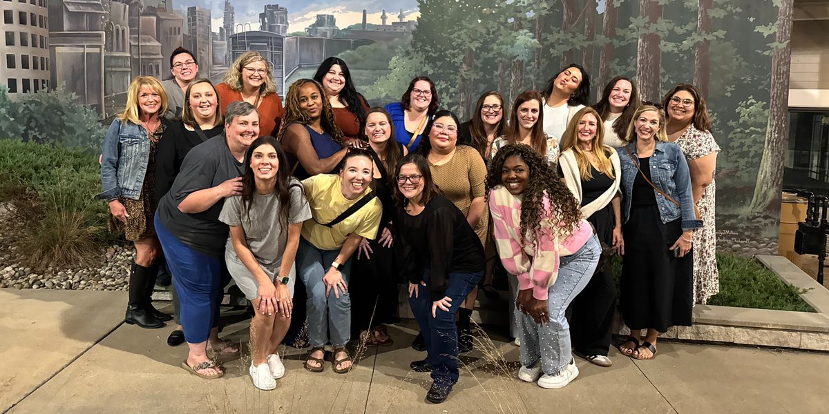 LSPChildcare's tweet image. Leaders from CA to GA are here Tue–Fri for training at the Home Office. Thank you for letting us “borrow” them! 💛

📸 Pictured: our LSP Family Dinner out at The Rock — where culture, connection, and a lot of laughter shine. 
#LSPFamily #LeadershipCulture #SpringfieldMO