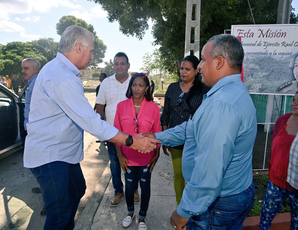 👏| El Jefe de Estado recorrió varios objetivos de la comunidad, entre ellos el centro escolar mixto "Pepito Tey", donde estudian 112 jóvenes, y la Casita Infantil que beneficia a madres trabajadoras.