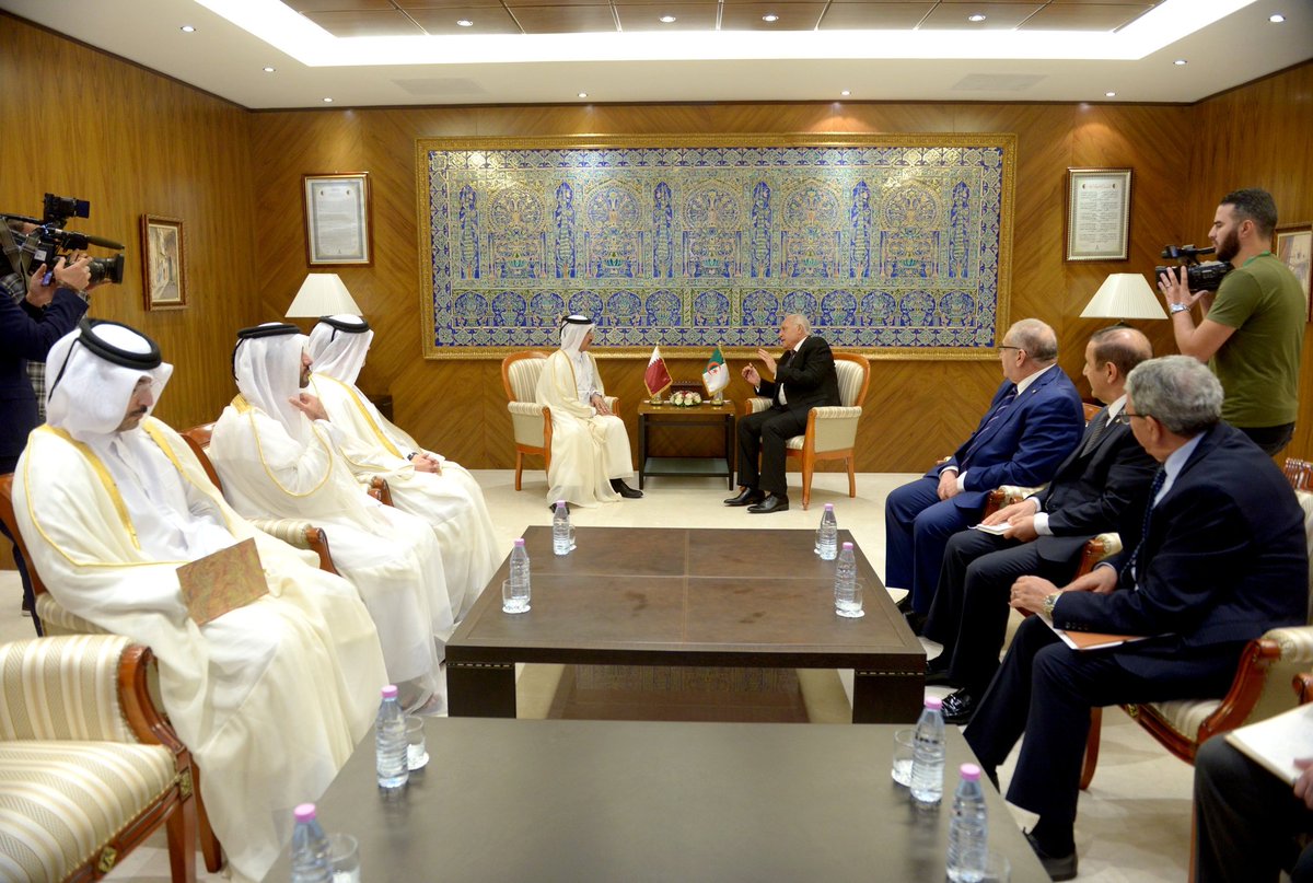 استقبل وزير الدولة، وزير الشؤون الخارجية والجالية الوطنية بالخارج والشؤون الافريقية، السيّد <a href="/AhmedAttaf_Dz/">أحمد عطاف Ahmed Attaf</a> ، اليوم بمقر الوزارة، الأمين العام لوزارة خارجية دولة قطر الشقيقة، السيّد أحمد بن حسن الحمادي.
🇩🇿🇶🇦 
للإطلاع على البيان الصحفي كاملا عبر الرابط:
facebook.com/share/p/1RC4Rb…