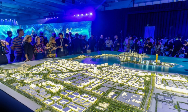 1HotelNews's tweet image. New Mixed&amp;amp;Use Beach Town in Ras Al Khaimah, UAE to Feature 12,000 Hotel Keys: Marjan Beach to introduce 12,000 hotel keys and 22,000 residential units. Development aims to accommodate 180,000 visitors annually. hotelnewsresource.com/article138331.… #RasAlKhaimah #UAE #MixedUseDevelopment