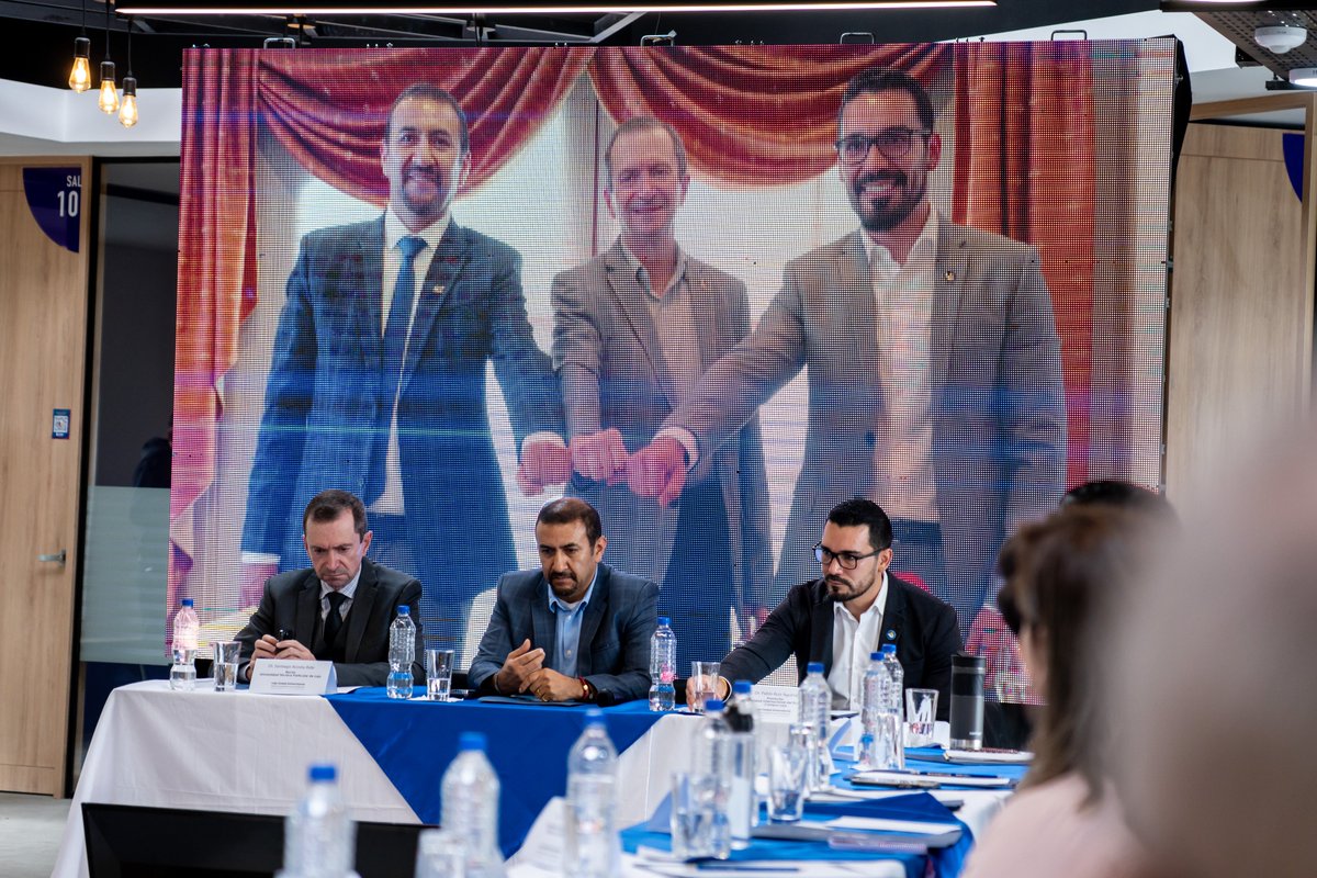 📄✍🏻 Lo que vivimos no fue solo un evento, fue una declaración de futuro.
Ver a la UTPL, UNL y UIDE Loja unirse por Loja Ciudad Universitaria es un orgullo.
Una apuesta por la educación, la inclusión y la sostenibilidad.
🙌🏻 Y esto apenas comienza. #LojaCiudadUniversitaria