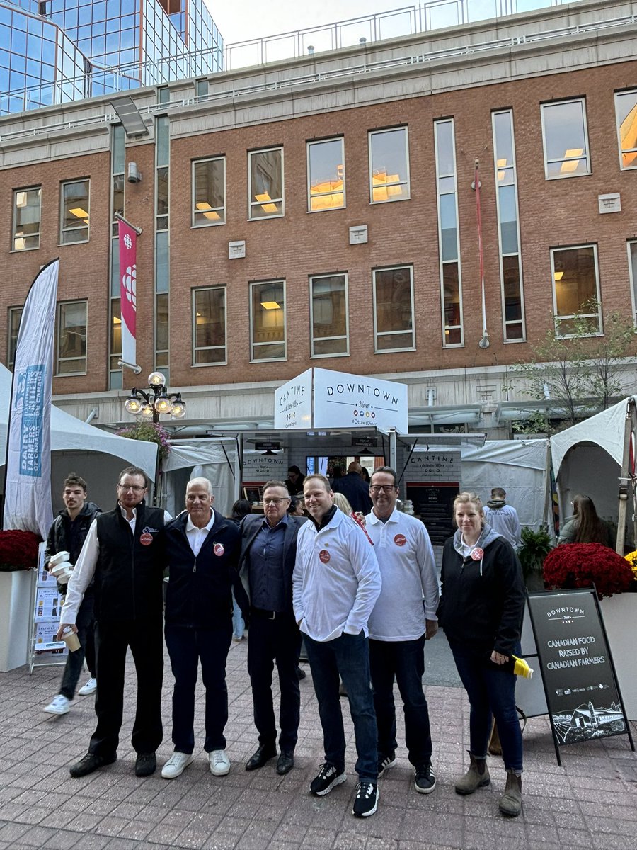 That’s a wrap on this year’s Downtown Diner. Thanks to everyone who came by, ate and spent time talking to Canadian farmers. Great day all around with our friends <a href="/eggsoeufs/">Egg Farmers</a> <a href="/CHEP_POIC/">The Canadian Hatching Egg Producers</a> <a href="/TurkeyFarmersCa/">Turkey Farmers of Canada</a> <a href="/dfc_plc/">DFC / PLC</a>