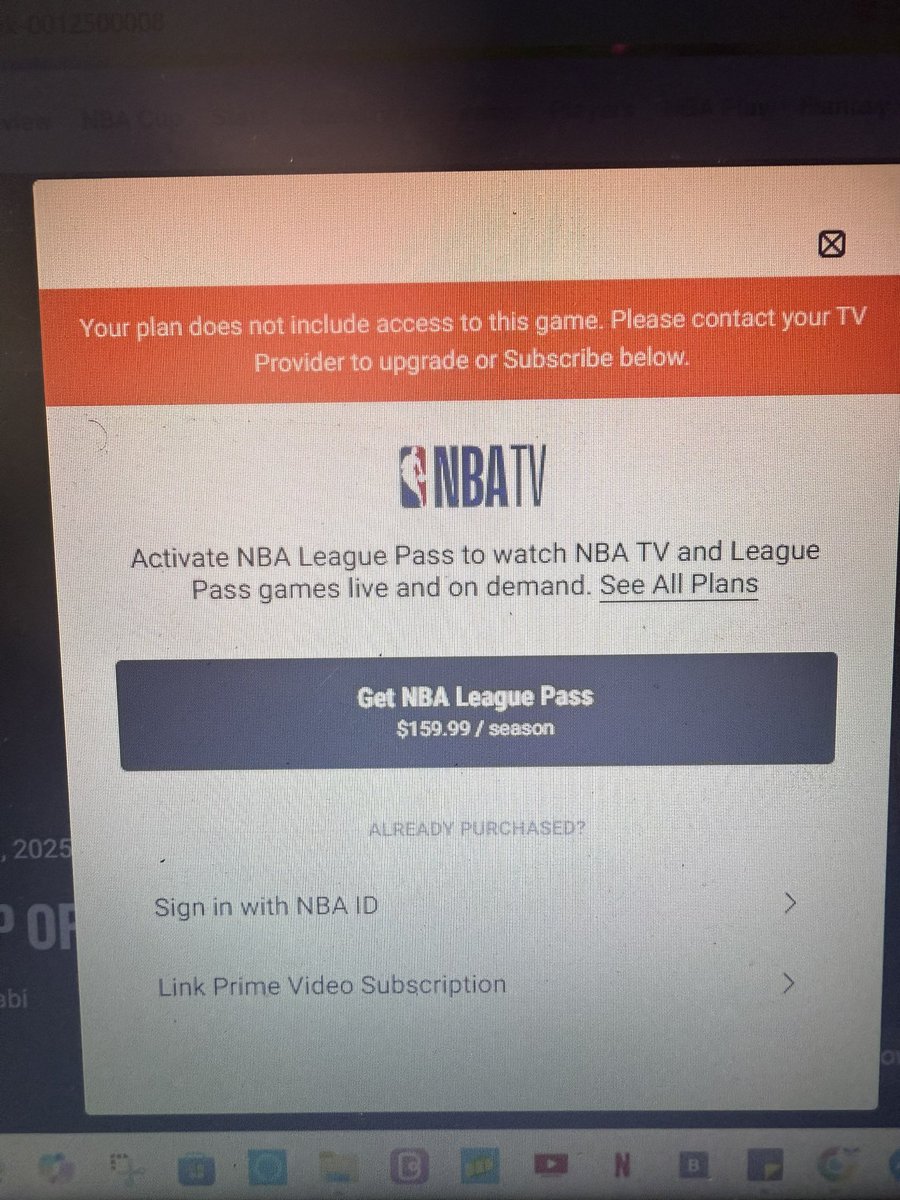 Applelific's tweet photo. @NBATV @NBA @YouTubeTV You should all be ashamed. You tease us with the entire first half and wait till 1 min before halftime to cut the feed. Then you send a notification on my phone to watch on the app where I get another notification it’s $159.99! What a bait and switch! #scam https://t.co/xqhC0yvYmk