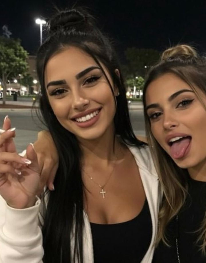 asksplat's tweet image. Type of girl you pull bidding $SPLAT before v2 launch