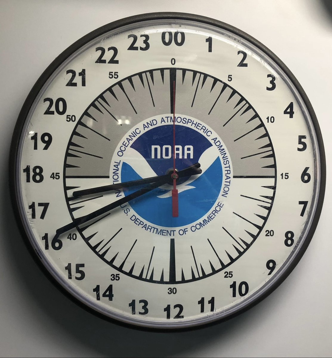 Fujisan765's tweet image. This is a 24-hour battery operated wall clock used at the National Weather Service offices throughout the country. I really like this design, which was made by a company hires employees with disabilities. #clock #militarytime #wallclock
