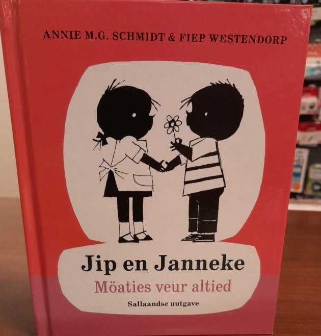 Emsland73's tweet image. Dit boek gekregen van collega. Omdat ik hiervan geniet. #streektaal #dialect #cultureelerfgoed