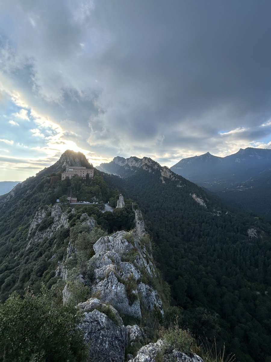 rubedabarniol's tweet image. La sort de poder dir casa a aquest lloc de món