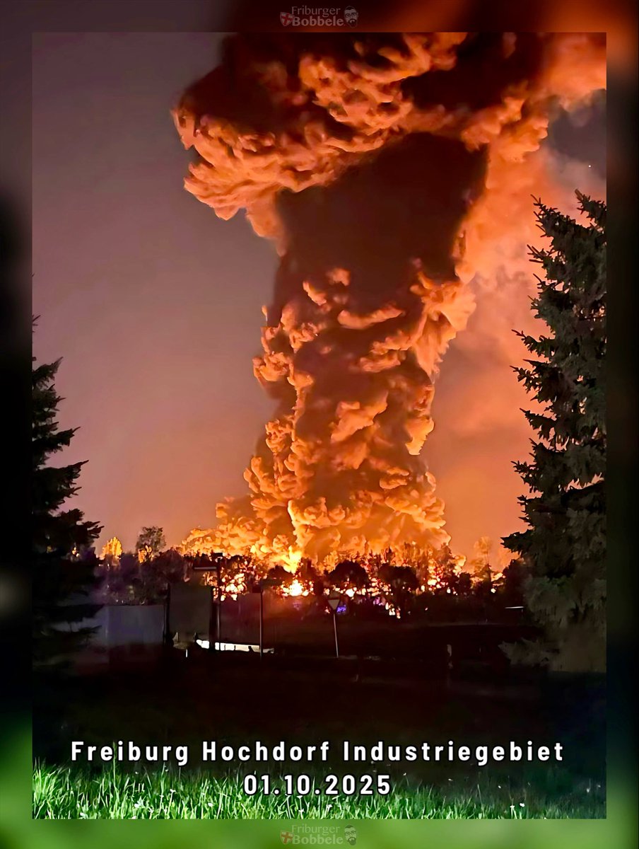 Danke an die @feuerwehrfreiburg und an alle anderen Beteiligten Feuerwachen. ❤️🍀👍🏻
Das für mich beeindruckendste und gleichzeitig erschreckendste Foto des Brandes im Industriegebiet Freiburg Hochdorf. Zum Glück wurde nur eine Person leicht verletzt.
Noch mal, Danke an alle