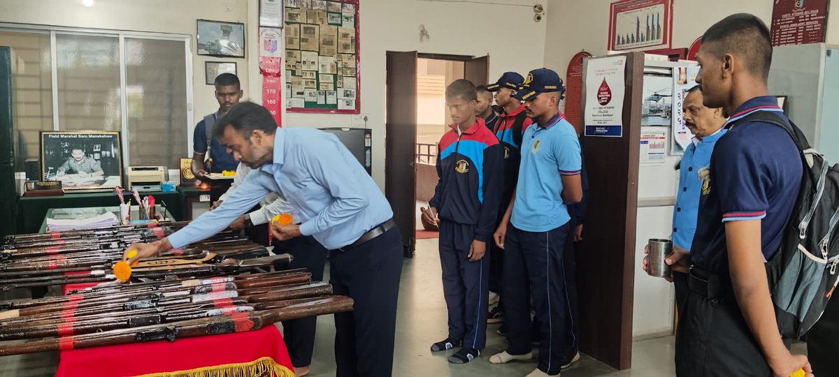 simplyabhie's tweet photo. #NationalCadetCorps
विजयादशमी के अवसर पर एन सी सी यूनिट, ने ही कॉलेज ब्रह्मपुरी में शस्त्रपूजन कार्यक्रम संपन्न हुआ। https://t.co/S7n1QA6LfF