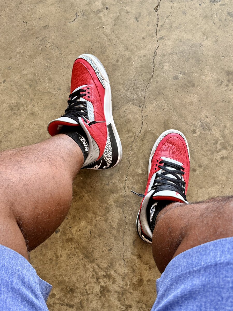 p_kicks23's tweet photo. Todays on 👣 from your friendly neighborhood mailman 📬
Air Jordan 3 SE “Red Cement”
Color: Fire Red/Fire Red-Cement Grey
Style Code: CK5692-600
Release Date: February 15, 2020
Price: $200
#sneakerhead #YourSneakersareDope #sneakeradmirals #complexkicks #kotd https://t.co/fmc7JOs9e7