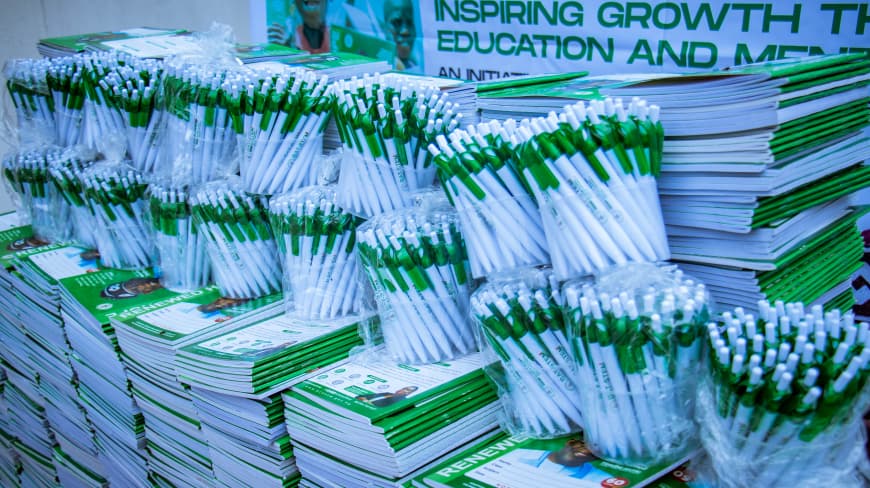 nestaseyi's tweet photo. The #BATSTEM2.0 initiative has commenced.

Through the Renewed Hope agenda of President Bola Ahmed Tinubu, children across our communities are being provided with essential educational materials from sandals to exercise books.

This intervention is focused on strengthening educational foundations and preparing tomorrow’s leaders.

@PCEOSWofficial
@moremiojudu

#CommunityFirst
#CommunityEngagement
