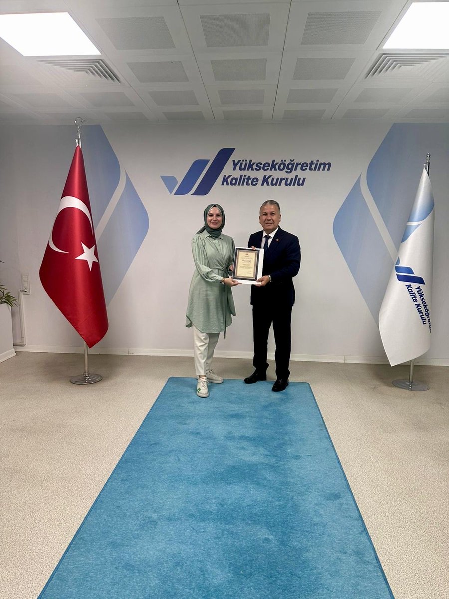 Ziyarette; Üniversitemizde gerçekleştirdiği seminer dolayısıyla <a href="/ykalitekurulu/">Yükseköğretim Kalite Kurulu (YÖKAK)</a> Akademik Uzmanı Arş. Gör. Sena Çatal’a Rektörümüz <a href="/YasarProf/">Prof Dr Erol Yaşar</a> tarafından teşekkür belgesi takdim edildi.

#MersinÜniversitesi