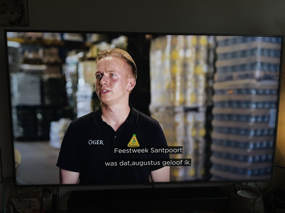 Feestweek Santpoort bij <a href="/KesbekeZuur/">Kesbeke Tafelzuur</a> Augurkenkoning op <a href="/RTL4/">RTL</a>. Leuk om ons <a href="/dfsantpoort/">Dorpsfeest Santpoort</a> te zien als bijdrage in het liefdesleven van de kroonprins 🥒