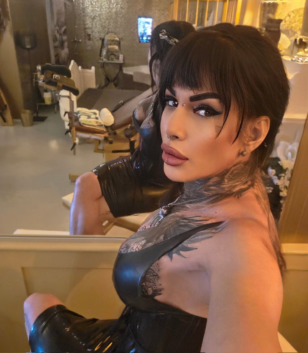 #Confidence #TattooVibes #LatexLook #SelfLove 
#MMA #Boxen #Kampfsport #Erotik
#Sinnlichkeit #ShinySilence #DarkAesthetic #LustInLayers 
#MorgenstundHatGoldImMund
#WakeInLatex #GlanzUndGummi #SensualStart #LatexLust #HeavyRubber #Gummipupp
#ShibariStyle #BondageArt