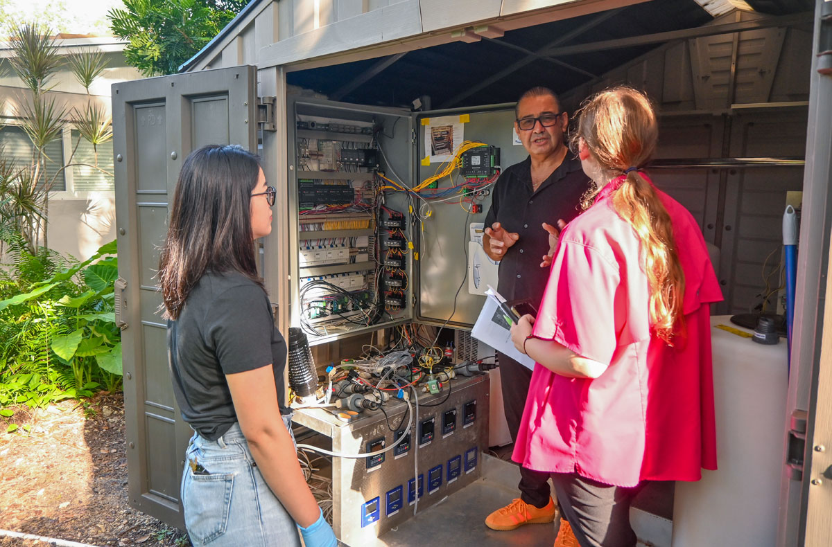 University of Miami (@univmiami) on Twitter photo #UMiami researchers develop a wastewater system that neutralizes harmful nutrients during floods. bit.ly/4mNpeiz
<a href="/umiamiengineer/">University of Miami College of Engineering</a> #UMiami researchers develop a wastewater system that neutralizes harmful nutrients during floods. bit.ly/4mNpeiz
<a href="/umiamiengineer/">University of Miami College of Engineering</a>