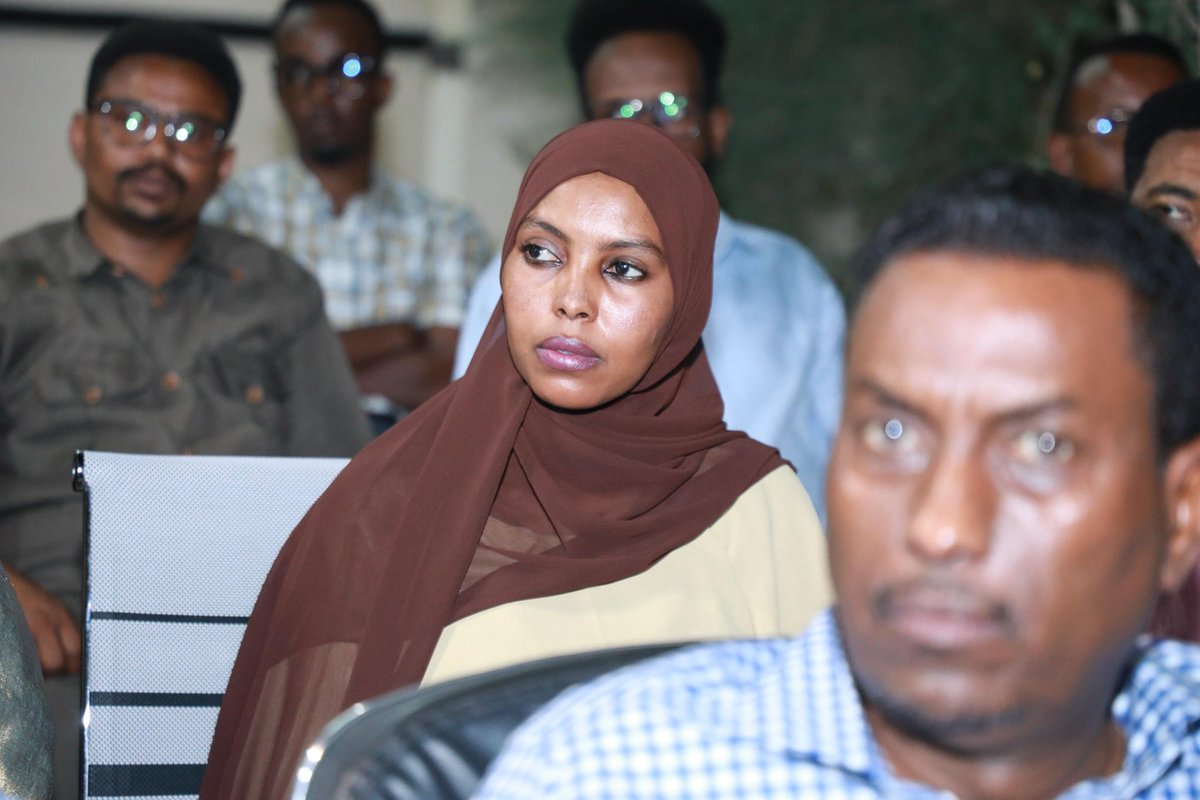 SomaliaPdrc's tweet photo. People from the camel herding culture highly value their own way of life and often look down on other cultures, such as those of farmers and manual laborers. They hold the camel in high regard its meat and milk. Women are also not allowed to sit under the tree. #PDRCTalks https://t.co/jThTtkRh4B