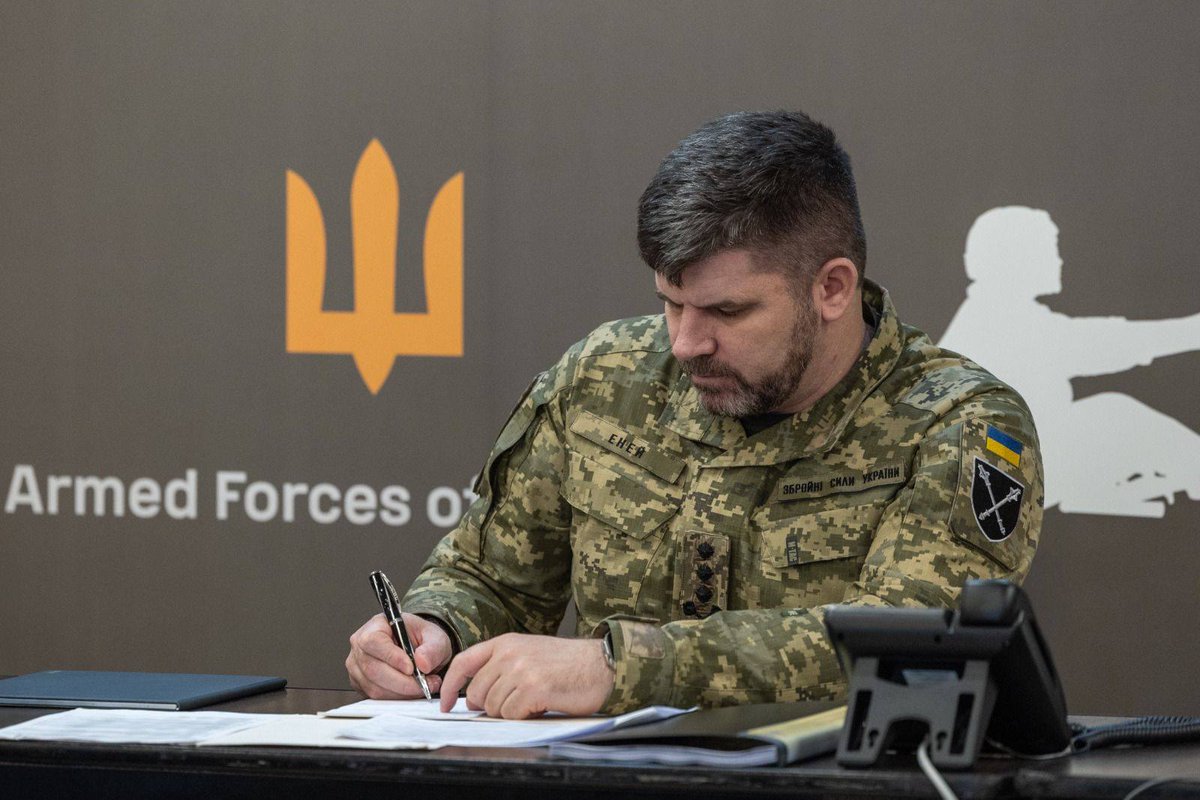 CinC_AFU's tweet image. Провів чергову робочу нараду щодо нарощування спроможностей у боротьбі з ворожими ударними БпЛА.
facebook.com/share/p/1CBrN8…